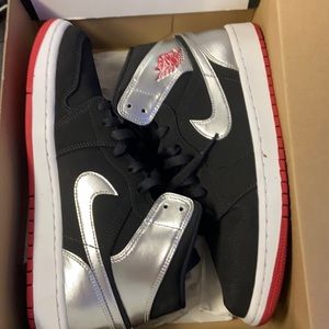 Nike Air Jordan one mid.